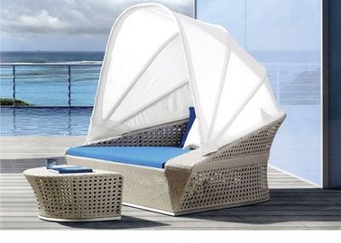 Setengah Oval Gaya PE Rotan Sun Bed Patio Furniture Chaise Lounge Dengan Canopy
